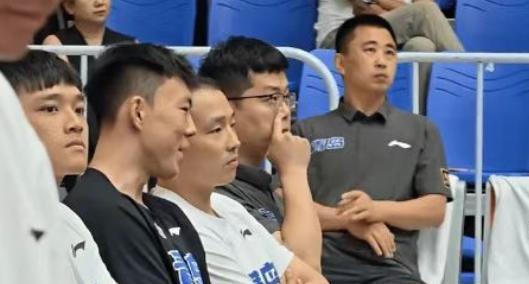 img, 导手中接过