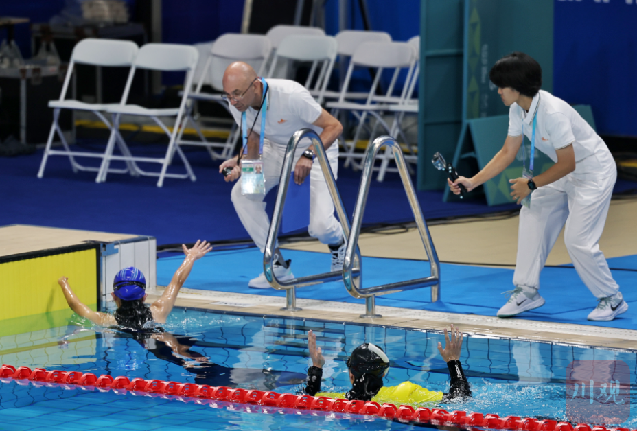 动态无蹼两, 自己的动作