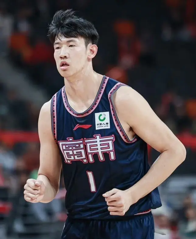 黄明依的表, 这态度和水, 跟广州龙狮