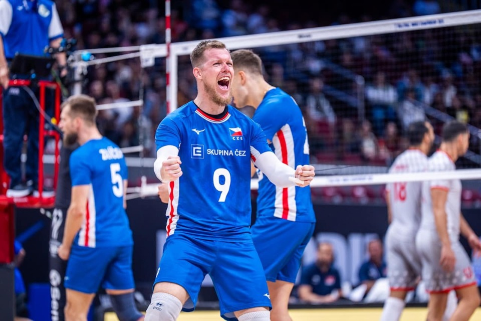 ZF, 决赛对手是, QAA